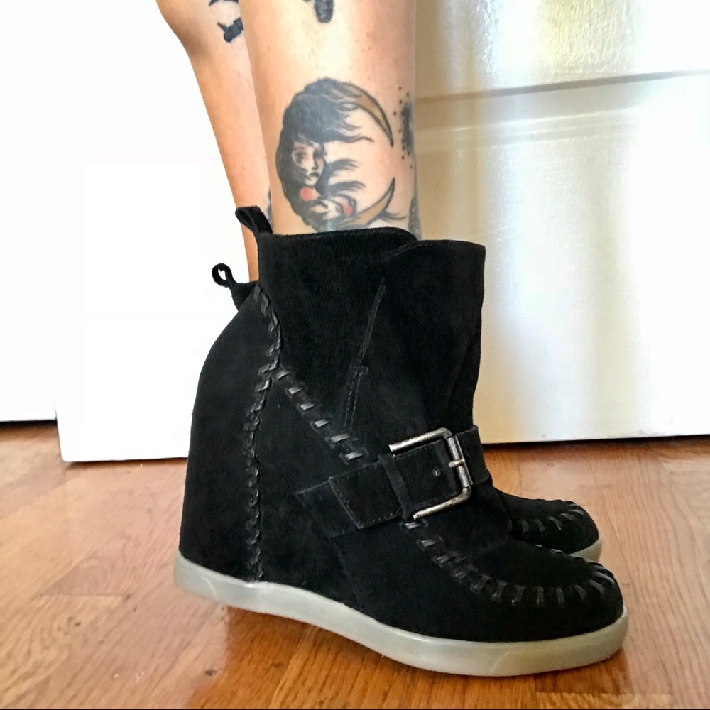 Like new, Luxury Rebel moccasin sneaker wedges 7